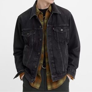 LEVI’S RELAXED FIT TRUCKER JACKET